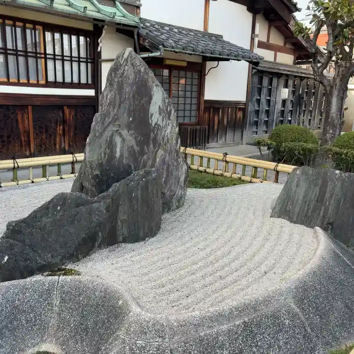 光清寺の{uncategorized: "未分類", other: "その他", undefined: "問題あり", building: "その他建物", grave: "お墓", sacred_gate: "鳥居", guardian: "狛犬", statue: "像", buddha: "仏像", history: "歴史", nature: "自然", garden: "庭園", animal: "動物", pagoda: "塔", temizu: "手水舎", mountain_gate: "山門・神門", sanctuary: "本殿・本堂", subordinate: "末社・摂社", art: "芸術", scenery: "景色", jizo: "地蔵", ema: "絵馬", goshuin: "御朱印", omikuji: "おみくじ", items: "授与品その他", amulet: "お守り", goshuincho: "御朱印帳", eats: "食事", festival: "お祭り", votive_dance: "神楽", shichigosan: "七五三参", wedding: "結婚式", experience: "体験その他", initially: "初詣", around: "周辺", anti_infection: "感染症対策"}