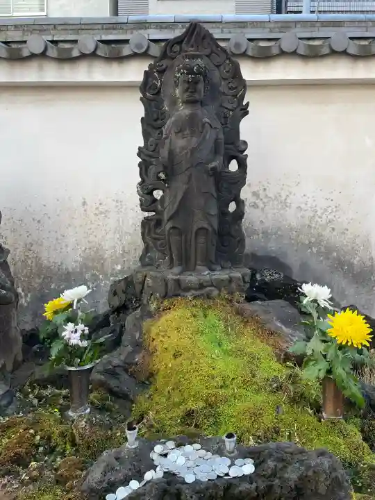 聖輪寺の{uncategorized: "未分類", other: "その他", undefined: "問題あり", building: "その他建物", grave: "お墓", sacred_gate: "鳥居", guardian: "狛犬", statue: "像", buddha: "仏像", history: "歴史", nature: "自然", garden: "庭園", animal: "動物", pagoda: "塔", temizu: "手水舎", mountain_gate: "山門・神門", sanctuary: "本殿・本堂", subordinate: "末社・摂社", art: "芸術", scenery: "景色", jizo: "地蔵", ema: "絵馬", goshuin: "御朱印", omikuji: "おみくじ", items: "授与品その他", amulet: "お守り", goshuincho: "御朱印帳", eats: "食事", festival: "お祭り", votive_dance: "神楽", shichigosan: "七五三参", wedding: "結婚式", experience: "体験その他", initially: "初詣", around: "周辺", anti_infection: "感染症対策"}