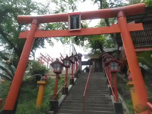 中司孫太郎稲荷神社の鳥居