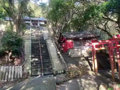 金刀比羅神社の{uncategorized: "未分類", other: "その他", undefined: "問題あり", building: "その他建物", grave: "お墓", sacred_gate: "鳥居", guardian: "狛犬", statue: "像", buddha: "仏像", history: "歴史", nature: "自然", garden: "庭園", animal: "動物", pagoda: "塔", temizu: "手水舎", mountain_gate: "山門・神門", sanctuary: "本殿・本堂", subordinate: "末社・摂社", art: "芸術", scenery: "景色", jizo: "地蔵", ema: "絵馬", goshuin: "御朱印", omikuji: "おみくじ", items: "授与品その他", amulet: "お守り", goshuincho: "御朱印帳", eats: "食事", festival: "お祭り", votive_dance: "神楽", shichigosan: "七五三参", wedding: "結婚式", experience: "体験その他", initially: "初詣", around: "周辺", anti_infection: "感染症対策"}