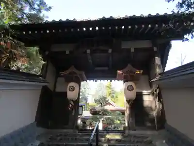 目の霊山　油山寺の山門・神門