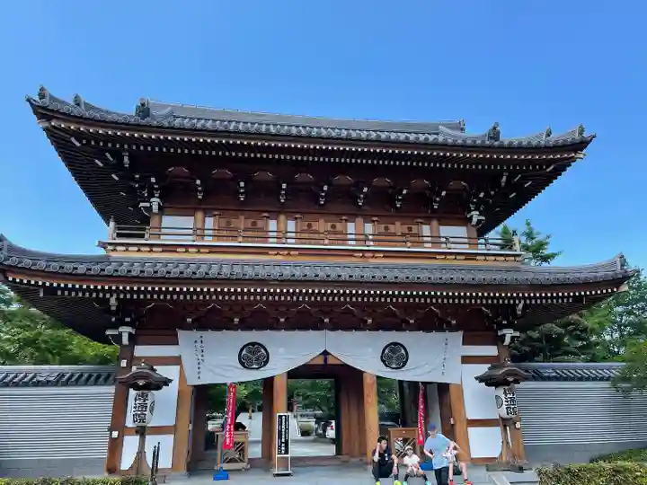 伝通院の山門・神門