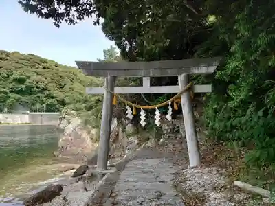 猪鼻湖神社の鳥居