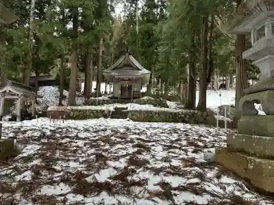 赤瀧神社の{uncategorized: "未分類", other: "その他", undefined: "問題あり", building: "その他建物", grave: "お墓", sacred_gate: "鳥居", guardian: "狛犬", statue: "像", buddha: "仏像", history: "歴史", nature: "自然", garden: "庭園", animal: "動物", pagoda: "塔", temizu: "手水舎", mountain_gate: "山門・神門", sanctuary: "本殿・本堂", subordinate: "末社・摂社", art: "芸術", scenery: "景色", jizo: "地蔵", ema: "絵馬", goshuin: "御朱印", omikuji: "おみくじ", items: "授与品その他", amulet: "お守り", goshuincho: "御朱印帳", eats: "食事", festival: "お祭り", votive_dance: "神楽", shichigosan: "七五三参", wedding: "結婚式", experience: "体験その他", initially: "初詣", around: "周辺", anti_infection: "感染症対策"}