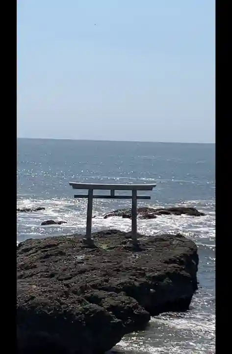 大洗磯前神社の{uncategorized: "未分類", other: "その他", undefined: "問題あり", building: "その他建物", grave: "お墓", sacred_gate: "鳥居", guardian: "狛犬", statue: "像", buddha: "仏像", history: "歴史", nature: "自然", garden: "庭園", animal: "動物", pagoda: "塔", temizu: "手水舎", mountain_gate: "山門・神門", sanctuary: "本殿・本堂", subordinate: "末社・摂社", art: "芸術", scenery: "景色", jizo: "地蔵", ema: "絵馬", goshuin: "御朱印", omikuji: "おみくじ", items: "授与品その他", amulet: "お守り", goshuincho: "御朱印帳", eats: "食事", festival: "お祭り", votive_dance: "神楽", shichigosan: "七五三参", wedding: "結婚式", experience: "体験その他", initially: "初詣", around: "周辺", anti_infection: "感染症対策"}