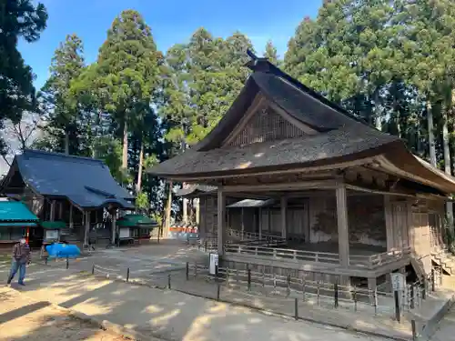 白山神社の本殿