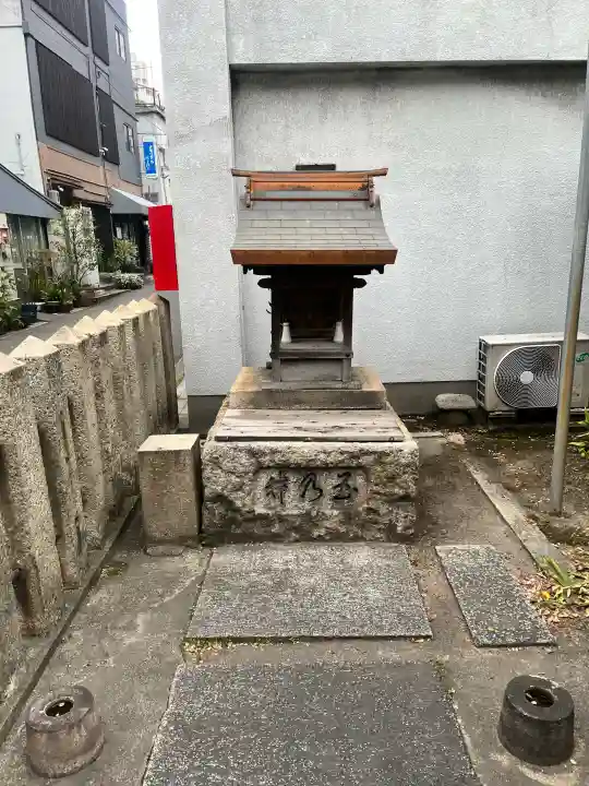 西出鎮守稲荷神社の{uncategorized: "未分類", other: "その他", undefined: "問題あり", building: "その他建物", grave: "お墓", sacred_gate: "鳥居", guardian: "狛犬", statue: "像", buddha: "仏像", history: "歴史", nature: "自然", garden: "庭園", animal: "動物", pagoda: "塔", temizu: "手水舎", mountain_gate: "山門・神門", sanctuary: "本殿・本堂", subordinate: "末社・摂社", art: "芸術", scenery: "景色", jizo: "地蔵", ema: "絵馬", goshuin: "御朱印", omikuji: "おみくじ", items: "授与品その他", amulet: "お守り", goshuincho: "御朱印帳", eats: "食事", festival: "お祭り", votive_dance: "神楽", shichigosan: "七五三参", wedding: "結婚式", experience: "体験その他", initially: "初詣", around: "周辺", anti_infection: "感染症対策"}