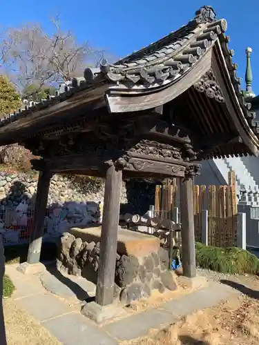 埼玉厄除け開運大師・龍泉寺（切り絵御朱印発祥の寺）の手水舎