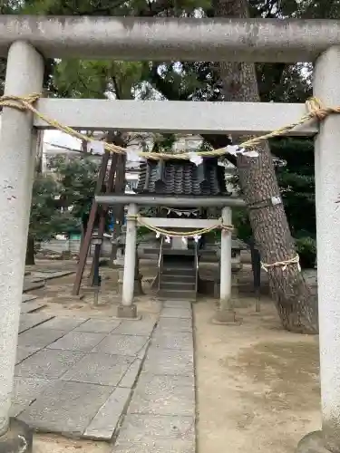 栗原氷川神社の{uncategorized: "未分類", other: "その他", undefined: "問題あり", building: "その他建物", grave: "お墓", sacred_gate: "鳥居", guardian: "狛犬", statue: "像", buddha: "仏像", history: "歴史", nature: "自然", garden: "庭園", animal: "動物", pagoda: "塔", temizu: "手水舎", mountain_gate: "山門・神門", sanctuary: "本殿・本堂", subordinate: "末社・摂社", art: "芸術", scenery: "景色", jizo: "地蔵", ema: "絵馬", goshuin: "御朱印", omikuji: "おみくじ", items: "授与品その他", amulet: "お守り", goshuincho: "御朱印帳", eats: "食事", festival: "お祭り", votive_dance: "神楽", shichigosan: "七五三参", wedding: "結婚式", experience: "体験その他", initially: "初詣", around: "周辺", anti_infection: "感染症対策"}