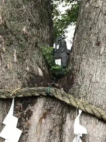 鎮守氷川神社の像