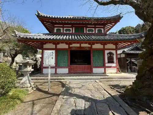 粉河寺の{uncategorized: "未分類", other: "その他", undefined: "問題あり", building: "その他建物", grave: "お墓", sacred_gate: "鳥居", guardian: "狛犬", statue: "像", buddha: "仏像", history: "歴史", nature: "自然", garden: "庭園", animal: "動物", pagoda: "塔", temizu: "手水舎", mountain_gate: "山門・神門", sanctuary: "本殿・本堂", subordinate: "末社・摂社", art: "芸術", scenery: "景色", jizo: "地蔵", ema: "絵馬", goshuin: "御朱印", omikuji: "おみくじ", items: "授与品その他", amulet: "お守り", goshuincho: "御朱印帳", eats: "食事", festival: "お祭り", votive_dance: "神楽", shichigosan: "七五三参", wedding: "結婚式", experience: "体験その他", initially: "初詣", around: "周辺", anti_infection: "感染症対策"}