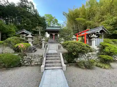 八幡神社 (山本)の{uncategorized: "未分類", other: "その他", undefined: "問題あり", building: "その他建物", grave: "お墓", sacred_gate: "鳥居", guardian: "狛犬", statue: "像", buddha: "仏像", history: "歴史", nature: "自然", garden: "庭園", animal: "動物", pagoda: "塔", temizu: "手水舎", mountain_gate: "山門・神門", sanctuary: "本殿・本堂", subordinate: "末社・摂社", art: "芸術", scenery: "景色", jizo: "地蔵", ema: "絵馬", goshuin: "御朱印", omikuji: "おみくじ", items: "授与品その他", amulet: "お守り", goshuincho: "御朱印帳", eats: "食事", festival: "お祭り", votive_dance: "神楽", shichigosan: "七五三参", wedding: "結婚式", experience: "体験その他", initially: "初詣", around: "周辺", anti_infection: "感染症対策"}