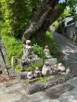 素鵞神社の{uncategorized: "未分類", other: "その他", undefined: "問題あり", building: "その他建物", grave: "お墓", sacred_gate: "鳥居", guardian: "狛犬", statue: "像", buddha: "仏像", history: "歴史", nature: "自然", garden: "庭園", animal: "動物", pagoda: "塔", temizu: "手水舎", mountain_gate: "山門・神門", sanctuary: "本殿・本堂", subordinate: "末社・摂社", art: "芸術", scenery: "景色", jizo: "地蔵", ema: "絵馬", goshuin: "御朱印", omikuji: "おみくじ", items: "授与品その他", amulet: "お守り", goshuincho: "御朱印帳", eats: "食事", festival: "お祭り", votive_dance: "神楽", shichigosan: "七五三参", wedding: "結婚式", experience: "体験その他", initially: "初詣", around: "周辺", anti_infection: "感染症対策"}
