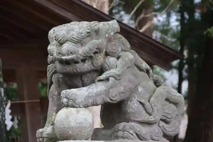 高司神社〜むすびの神の鎮まる社〜の狛犬