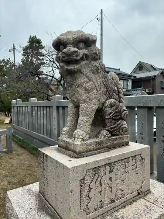 三社神社の狛犬