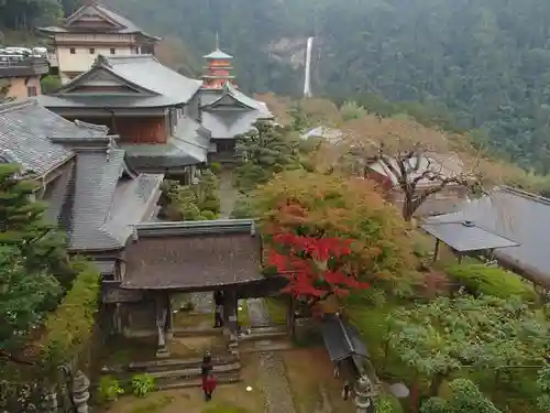 青岸渡寺の建物その他