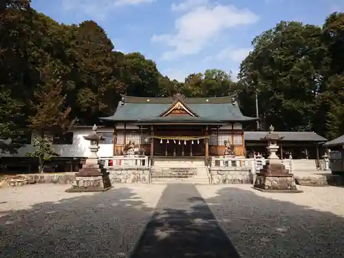 白山神社の本殿