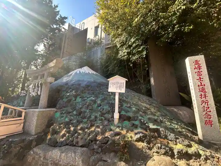 京濱伏見稲荷神社の{uncategorized: "未分類", other: "その他", undefined: "問題あり", building: "その他建物", grave: "お墓", sacred_gate: "鳥居", guardian: "狛犬", statue: "像", buddha: "仏像", history: "歴史", nature: "自然", garden: "庭園", animal: "動物", pagoda: "塔", temizu: "手水舎", mountain_gate: "山門・神門", sanctuary: "本殿・本堂", subordinate: "末社・摂社", art: "芸術", scenery: "景色", jizo: "地蔵", ema: "絵馬", goshuin: "御朱印", omikuji: "おみくじ", items: "授与品その他", amulet: "お守り", goshuincho: "御朱印帳", eats: "食事", festival: "お祭り", votive_dance: "神楽", shichigosan: "七五三参", wedding: "結婚式", experience: "体験その他", initially: "初詣", around: "周辺", anti_infection: "感染症対策"}