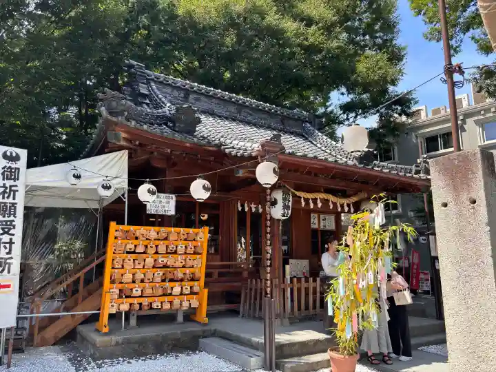 川越熊野神社の{uncategorized: "未分類", other: "その他", undefined: "問題あり", building: "その他建物", grave: "お墓", sacred_gate: "鳥居", guardian: "狛犬", statue: "像", buddha: "仏像", history: "歴史", nature: "自然", garden: "庭園", animal: "動物", pagoda: "塔", temizu: "手水舎", mountain_gate: "山門・神門", sanctuary: "本殿・本堂", subordinate: "末社・摂社", art: "芸術", scenery: "景色", jizo: "地蔵", ema: "絵馬", goshuin: "御朱印", omikuji: "おみくじ", items: "授与品その他", amulet: "お守り", goshuincho: "御朱印帳", eats: "食事", festival: "お祭り", votive_dance: "神楽", shichigosan: "七五三参", wedding: "結婚式", experience: "体験その他", initially: "初詣", around: "周辺", anti_infection: "感染症対策"}