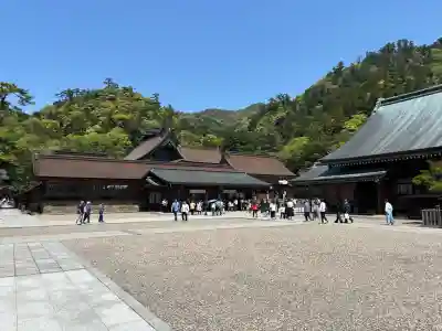 出雲大社の{uncategorized: "未分類", other: "その他", undefined: "問題あり", building: "その他建物", grave: "お墓", sacred_gate: "鳥居", guardian: "狛犬", statue: "像", buddha: "仏像", history: "歴史", nature: "自然", garden: "庭園", animal: "動物", pagoda: "塔", temizu: "手水舎", mountain_gate: "山門・神門", sanctuary: "本殿・本堂", subordinate: "末社・摂社", art: "芸術", scenery: "景色", jizo: "地蔵", ema: "絵馬", goshuin: "御朱印", omikuji: "おみくじ", items: "授与品その他", amulet: "お守り", goshuincho: "御朱印帳", eats: "食事", festival: "お祭り", votive_dance: "神楽", shichigosan: "七五三参", wedding: "結婚式", experience: "体験その他", initially: "初詣", around: "周辺", anti_infection: "感染症対策"}