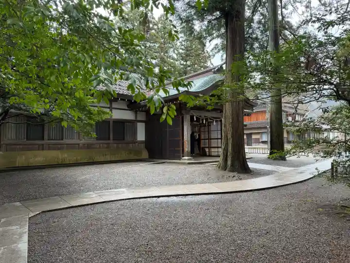 金剱宮の{uncategorized: "未分類", other: "その他", undefined: "問題あり", building: "その他建物", grave: "お墓", sacred_gate: "鳥居", guardian: "狛犬", statue: "像", buddha: "仏像", history: "歴史", nature: "自然", garden: "庭園", animal: "動物", pagoda: "塔", temizu: "手水舎", mountain_gate: "山門・神門", sanctuary: "本殿・本堂", subordinate: "末社・摂社", art: "芸術", scenery: "景色", jizo: "地蔵", ema: "絵馬", goshuin: "御朱印", omikuji: "おみくじ", items: "授与品その他", amulet: "お守り", goshuincho: "御朱印帳", eats: "食事", festival: "お祭り", votive_dance: "神楽", shichigosan: "七五三参", wedding: "結婚式", experience: "体験その他", initially: "初詣", around: "周辺", anti_infection: "感染症対策"}