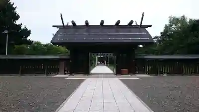 札幌護國神社の山門・神門