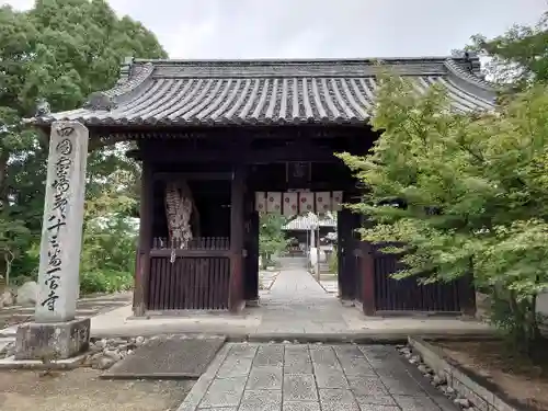 一宮寺の山門