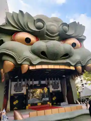 難波八阪神社の{uncategorized: "未分類", other: "その他", undefined: "問題あり", building: "その他建物", grave: "お墓", sacred_gate: "鳥居", guardian: "狛犬", statue: "像", buddha: "仏像", history: "歴史", nature: "自然", garden: "庭園", animal: "動物", pagoda: "塔", temizu: "手水舎", mountain_gate: "山門・神門", sanctuary: "本殿・本堂", subordinate: "末社・摂社", art: "芸術", scenery: "景色", jizo: "地蔵", ema: "絵馬", goshuin: "御朱印", omikuji: "おみくじ", items: "授与品その他", amulet: "お守り", goshuincho: "御朱印帳", eats: "食事", festival: "お祭り", votive_dance: "神楽", shichigosan: "七五三参", wedding: "結婚式", experience: "体験その他", initially: "初詣", around: "周辺", anti_infection: "感染症対策"}