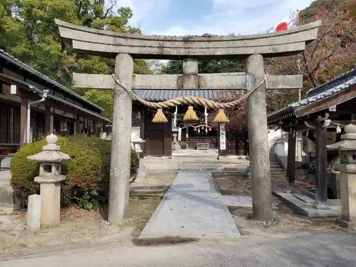 糸碕神社の鳥居