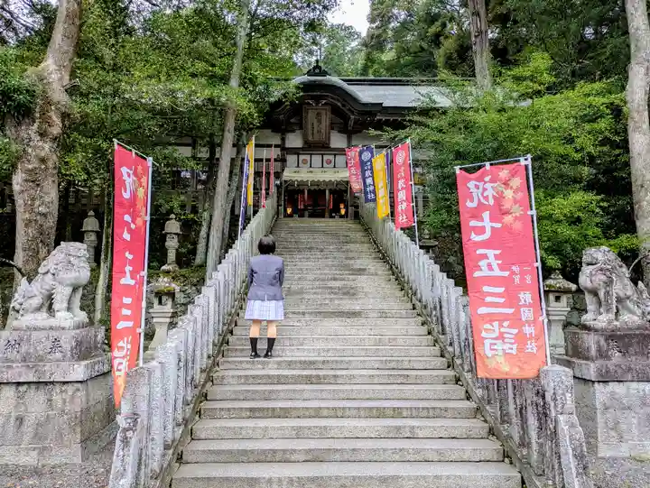 敢國神社の本殿・本堂