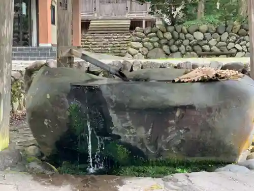 白川八幡神社の手水