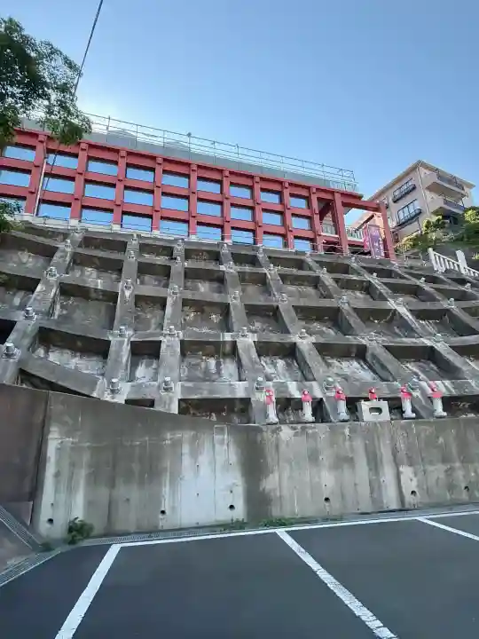 成田山横浜別院延命院の{uncategorized: "未分類", other: "その他", undefined: "問題あり", building: "その他建物", grave: "お墓", sacred_gate: "鳥居", guardian: "狛犬", statue: "像", buddha: "仏像", history: "歴史", nature: "自然", garden: "庭園", animal: "動物", pagoda: "塔", temizu: "手水舎", mountain_gate: "山門・神門", sanctuary: "本殿・本堂", subordinate: "末社・摂社", art: "芸術", scenery: "景色", jizo: "地蔵", ema: "絵馬", goshuin: "御朱印", omikuji: "おみくじ", items: "授与品その他", amulet: "お守り", goshuincho: "御朱印帳", eats: "食事", festival: "お祭り", votive_dance: "神楽", shichigosan: "七五三参", wedding: "結婚式", experience: "体験その他", initially: "初詣", around: "周辺", anti_infection: "感染症対策"}