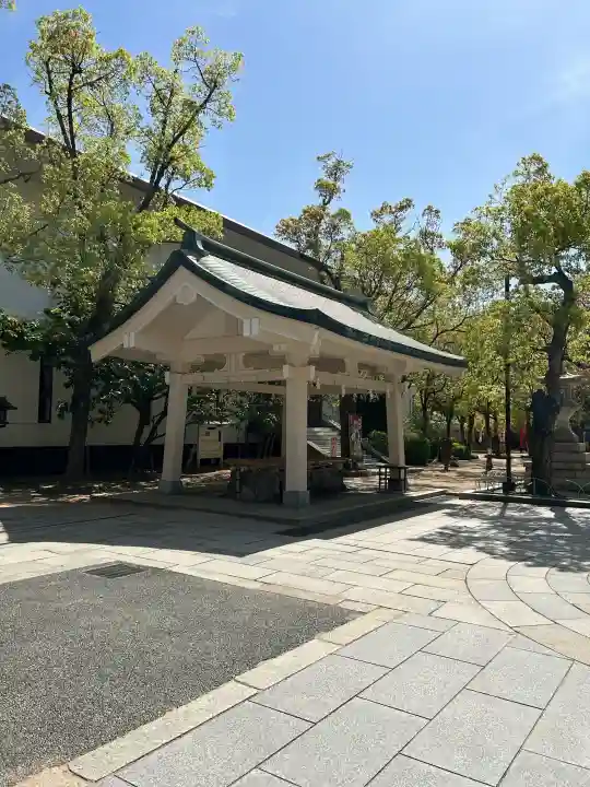 湊川神社の{uncategorized: "未分類", other: "その他", undefined: "問題あり", building: "その他建物", grave: "お墓", sacred_gate: "鳥居", guardian: "狛犬", statue: "像", buddha: "仏像", history: "歴史", nature: "自然", garden: "庭園", animal: "動物", pagoda: "塔", temizu: "手水舎", mountain_gate: "山門・神門", sanctuary: "本殿・本堂", subordinate: "末社・摂社", art: "芸術", scenery: "景色", jizo: "地蔵", ema: "絵馬", goshuin: "御朱印", omikuji: "おみくじ", items: "授与品その他", amulet: "お守り", goshuincho: "御朱印帳", eats: "食事", festival: "お祭り", votive_dance: "神楽", shichigosan: "七五三参", wedding: "結婚式", experience: "体験その他", initially: "初詣", around: "周辺", anti_infection: "感染症対策"}