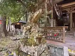 岩戸落葉神社の狛犬