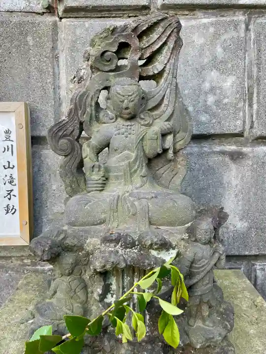 徳寿院の{uncategorized: "未分類", other: "その他", undefined: "問題あり", building: "その他建物", grave: "お墓", sacred_gate: "鳥居", guardian: "狛犬", statue: "像", buddha: "仏像", history: "歴史", nature: "自然", garden: "庭園", animal: "動物", pagoda: "塔", temizu: "手水舎", mountain_gate: "山門・神門", sanctuary: "本殿・本堂", subordinate: "末社・摂社", art: "芸術", scenery: "景色", jizo: "地蔵", ema: "絵馬", goshuin: "御朱印", omikuji: "おみくじ", items: "授与品その他", amulet: "お守り", goshuincho: "御朱印帳", eats: "食事", festival: "お祭り", votive_dance: "神楽", shichigosan: "七五三参", wedding: "結婚式", experience: "体験その他", initially: "初詣", around: "周辺", anti_infection: "感染症対策"}
