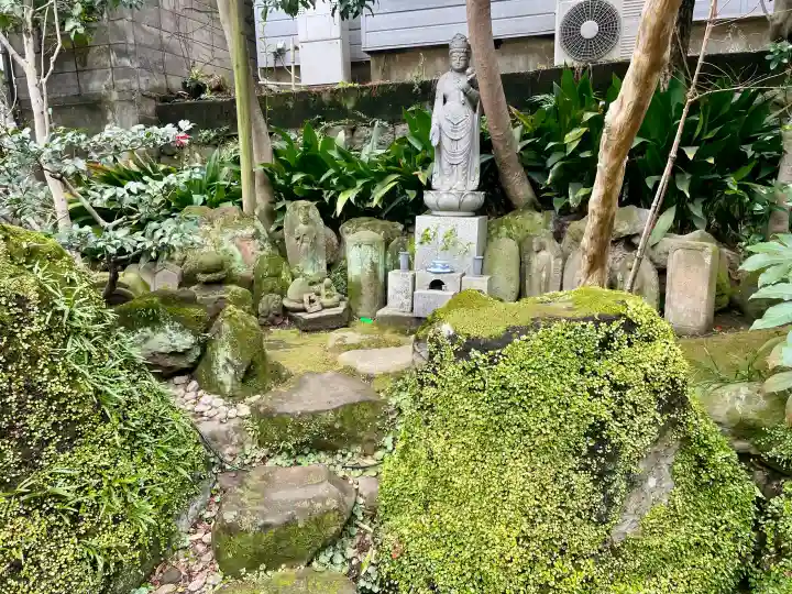 積徳寺の{uncategorized: "未分類", other: "その他", undefined: "問題あり", building: "その他建物", grave: "お墓", sacred_gate: "鳥居", guardian: "狛犬", statue: "像", buddha: "仏像", history: "歴史", nature: "自然", garden: "庭園", animal: "動物", pagoda: "塔", temizu: "手水舎", mountain_gate: "山門・神門", sanctuary: "本殿・本堂", subordinate: "末社・摂社", art: "芸術", scenery: "景色", jizo: "地蔵", ema: "絵馬", goshuin: "御朱印", omikuji: "おみくじ", items: "授与品その他", amulet: "お守り", goshuincho: "御朱印帳", eats: "食事", festival: "お祭り", votive_dance: "神楽", shichigosan: "七五三参", wedding: "結婚式", experience: "体験その他", initially: "初詣", around: "周辺", anti_infection: "感染症対策"}