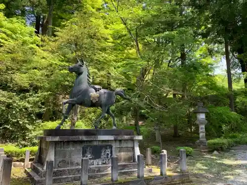 岡太神社の像