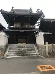 普門寺の山門