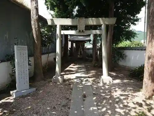 川徳社の鳥居