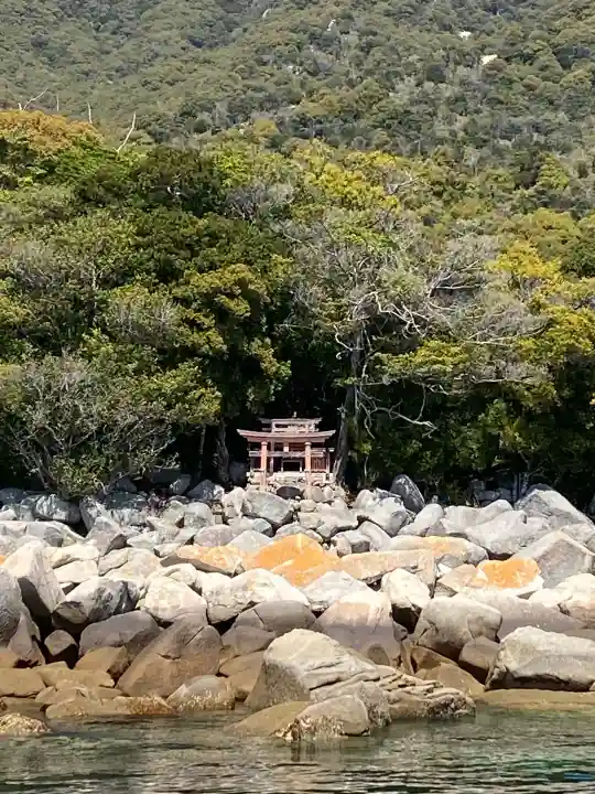 厳島神社の{uncategorized: "未分類", other: "その他", undefined: "問題あり", building: "その他建物", grave: "お墓", sacred_gate: "鳥居", guardian: "狛犬", statue: "像", buddha: "仏像", history: "歴史", nature: "自然", garden: "庭園", animal: "動物", pagoda: "塔", temizu: "手水舎", mountain_gate: "山門・神門", sanctuary: "本殿・本堂", subordinate: "末社・摂社", art: "芸術", scenery: "景色", jizo: "地蔵", ema: "絵馬", goshuin: "御朱印", omikuji: "おみくじ", items: "授与品その他", amulet: "お守り", goshuincho: "御朱印帳", eats: "食事", festival: "お祭り", votive_dance: "神楽", shichigosan: "七五三参", wedding: "結婚式", experience: "体験その他", initially: "初詣", around: "周辺", anti_infection: "感染症対策"}