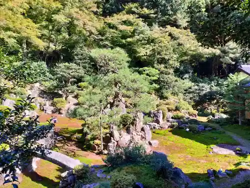 吸湖山　青岸寺の庭園