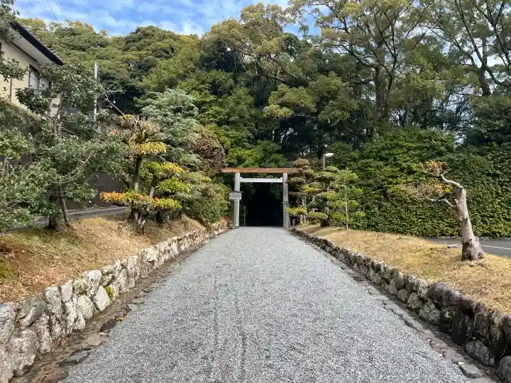 月夜見宮(豊受大神宮別宮)の{uncategorized: "未分類", other: "その他", undefined: "問題あり", building: "その他建物", grave: "お墓", sacred_gate: "鳥居", guardian: "狛犬", statue: "像", buddha: "仏像", history: "歴史", nature: "自然", garden: "庭園", animal: "動物", pagoda: "塔", temizu: "手水舎", mountain_gate: "山門・神門", sanctuary: "本殿・本堂", subordinate: "末社・摂社", art: "芸術", scenery: "景色", jizo: "地蔵", ema: "絵馬", goshuin: "御朱印", omikuji: "おみくじ", items: "授与品その他", amulet: "お守り", goshuincho: "御朱印帳", eats: "食事", festival: "お祭り", votive_dance: "神楽", shichigosan: "七五三参", wedding: "結婚式", experience: "体験その他", initially: "初詣", around: "周辺", anti_infection: "感染症対策"}