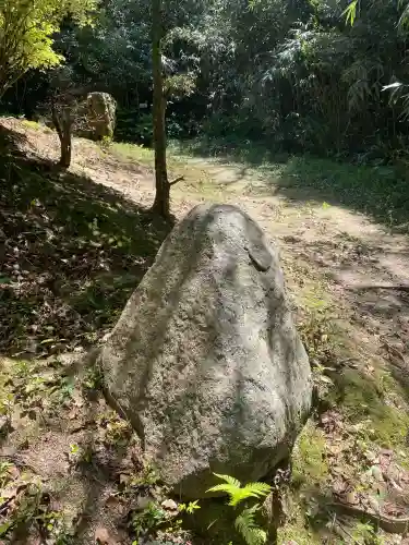 向日神社の{uncategorized: "未分類", other: "その他", undefined: "問題あり", building: "その他建物", grave: "お墓", sacred_gate: "鳥居", guardian: "狛犬", statue: "像", buddha: "仏像", history: "歴史", nature: "自然", garden: "庭園", animal: "動物", pagoda: "塔", temizu: "手水舎", mountain_gate: "山門・神門", sanctuary: "本殿・本堂", subordinate: "末社・摂社", art: "芸術", scenery: "景色", jizo: "地蔵", ema: "絵馬", goshuin: "御朱印", omikuji: "おみくじ", items: "授与品その他", amulet: "お守り", goshuincho: "御朱印帳", eats: "食事", festival: "お祭り", votive_dance: "神楽", shichigosan: "七五三参", wedding: "結婚式", experience: "体験その他", initially: "初詣", around: "周辺", anti_infection: "感染症対策"}