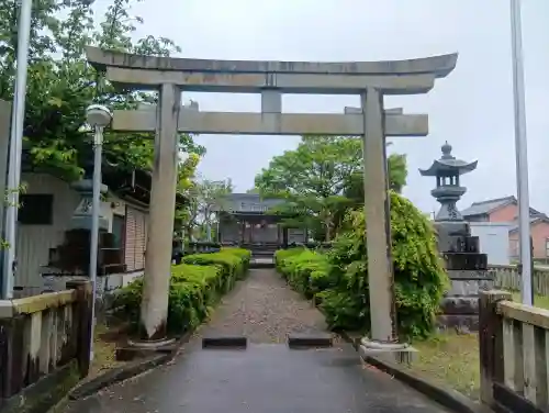 天王神社の{uncategorized: "未分類", other: "その他", undefined: "問題あり", building: "その他建物", grave: "お墓", sacred_gate: "鳥居", guardian: "狛犬", statue: "像", buddha: "仏像", history: "歴史", nature: "自然", garden: "庭園", animal: "動物", pagoda: "塔", temizu: "手水舎", mountain_gate: "山門・神門", sanctuary: "本殿・本堂", subordinate: "末社・摂社", art: "芸術", scenery: "景色", jizo: "地蔵", ema: "絵馬", goshuin: "御朱印", omikuji: "おみくじ", items: "授与品その他", amulet: "お守り", goshuincho: "御朱印帳", eats: "食事", festival: "お祭り", votive_dance: "神楽", shichigosan: "七五三参", wedding: "結婚式", experience: "体験その他", initially: "初詣", around: "周辺", anti_infection: "感染症対策"}
