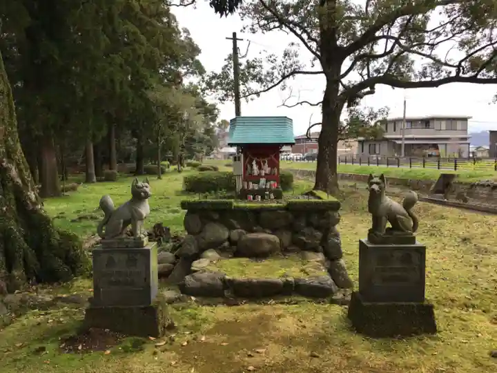 都萬神社の末社・摂社