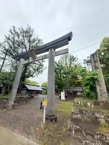闘鶏神社の{uncategorized: "未分類", other: "その他", undefined: "問題あり", building: "その他建物", grave: "お墓", sacred_gate: "鳥居", guardian: "狛犬", statue: "像", buddha: "仏像", history: "歴史", nature: "自然", garden: "庭園", animal: "動物", pagoda: "塔", temizu: "手水舎", mountain_gate: "山門・神門", sanctuary: "本殿・本堂", subordinate: "末社・摂社", art: "芸術", scenery: "景色", jizo: "地蔵", ema: "絵馬", goshuin: "御朱印", omikuji: "おみくじ", items: "授与品その他", amulet: "お守り", goshuincho: "御朱印帳", eats: "食事", festival: "お祭り", votive_dance: "神楽", shichigosan: "七五三参", wedding: "結婚式", experience: "体験その他", initially: "初詣", around: "周辺", anti_infection: "感染症対策"}