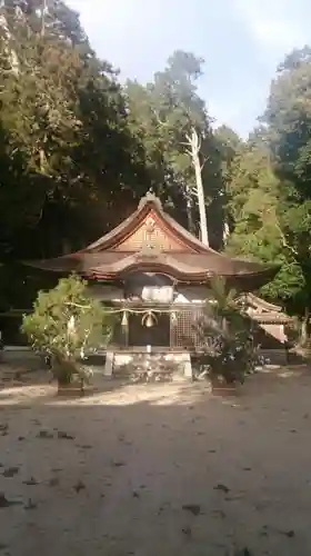 油日神社の本殿