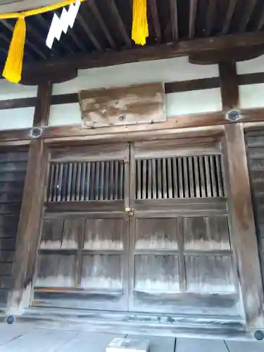嶋町神社の{uncategorized: "未分類", other: "その他", undefined: "問題あり", building: "その他建物", grave: "お墓", sacred_gate: "鳥居", guardian: "狛犬", statue: "像", buddha: "仏像", history: "歴史", nature: "自然", garden: "庭園", animal: "動物", pagoda: "塔", temizu: "手水舎", mountain_gate: "山門・神門", sanctuary: "本殿・本堂", subordinate: "末社・摂社", art: "芸術", scenery: "景色", jizo: "地蔵", ema: "絵馬", goshuin: "御朱印", omikuji: "おみくじ", items: "授与品その他", amulet: "お守り", goshuincho: "御朱印帳", eats: "食事", festival: "お祭り", votive_dance: "神楽", shichigosan: "七五三参", wedding: "結婚式", experience: "体験その他", initially: "初詣", around: "周辺", anti_infection: "感染症対策"}