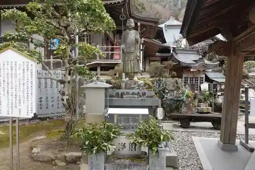 大窪寺の像