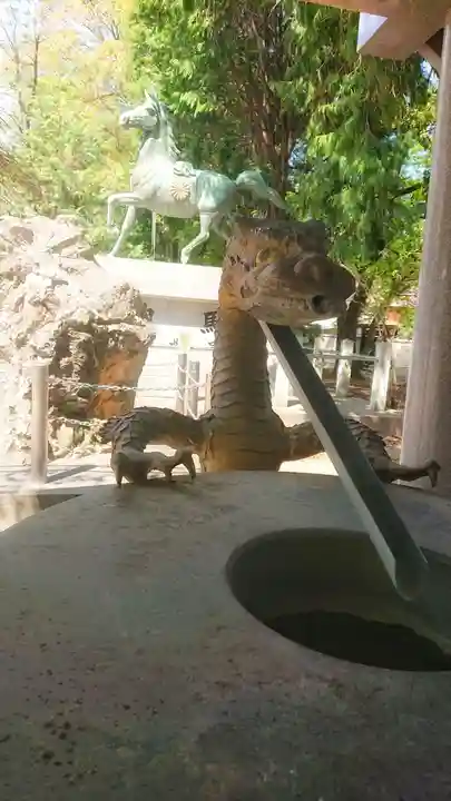 川曲神社(子生和町)の狛犬